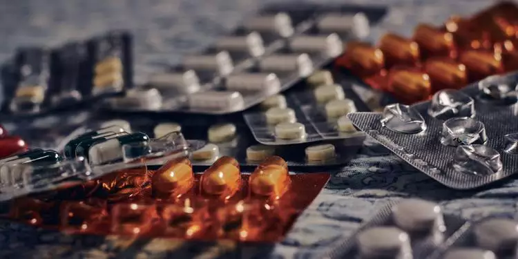 Juiz suspende norma que autoriza farmacêuticos a prescreverem remédios