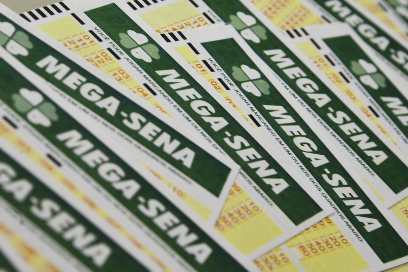 Mega-Sena acumula e sorteia R$ 65 milhões na quarta-feira