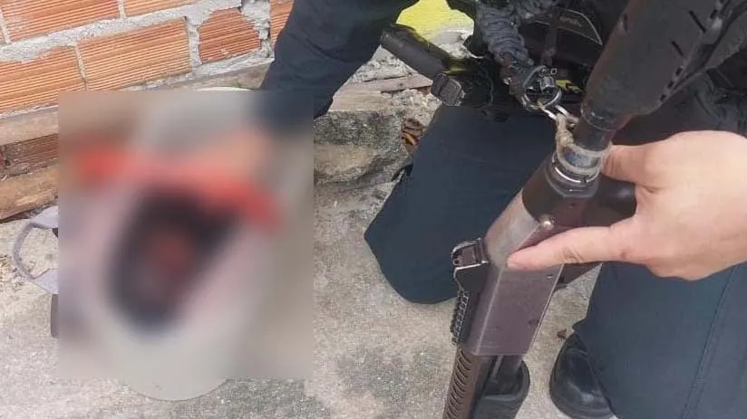 Bebê é resgatado após ser abandonado dentro de mochila