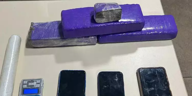 PM prende dupla e apreende adolescente após confiscar drogas em Tailândia