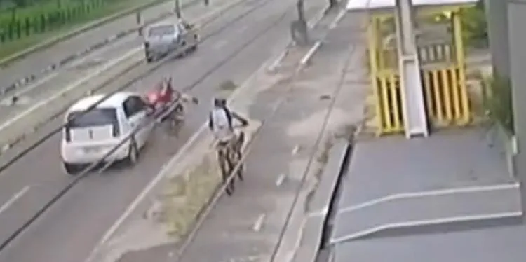 Irmãos ficam feridos após acidente entre bicicleta elétrica e carro de passeio em Castanhal. (Reprodução/ redes sociais)