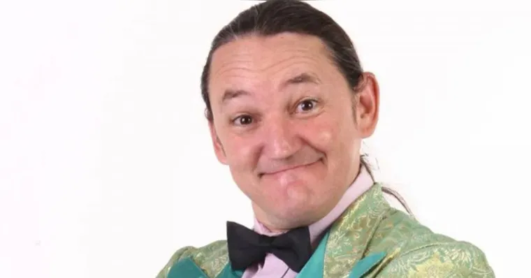 Marquito do SBT tem mal súbito, sofre acidente de moto e entra em coma