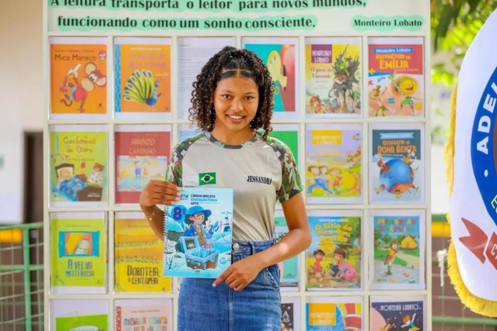 Alunos da Rede Municipal de Canaã dos Carajás recebem material didático para a preparação do Saeb