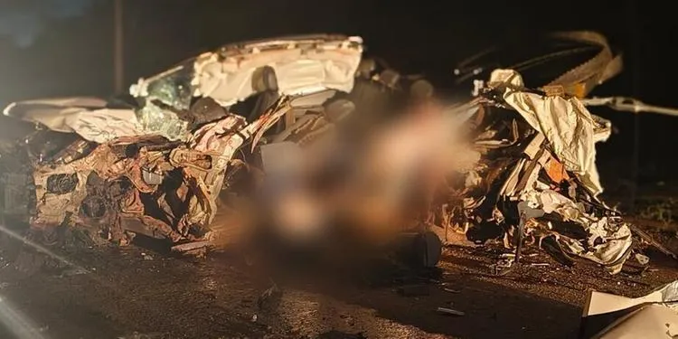 Duas pessoas morrem em grave acidente entre carreta e caminhonete na BR-163, em Itaituba. (Reprodução/ Giro Portal)
