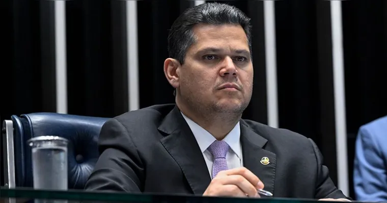 Fim da escala 6x1: CCJ deve votar proposta na próxima semana, diz Alcolumbre
