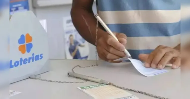 Prêmio de R$ 41 milhões deve levar muitos apostadores às agências lotéricas | Elza Fiúza/Agência Brasil