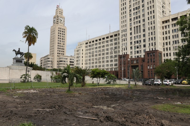 Comlurb recolhe 22 toneladas de lixo em acampamento desmontado no Rio