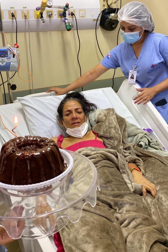 'Projeto Gratos Pela Vida' comemora aniversário de paciente internada  