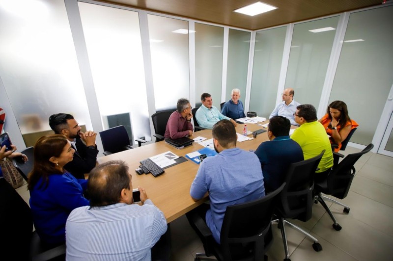 Seduc recebe prefeitos para garantir oferta de merenda e transporte escolar no ano letivo de 2023