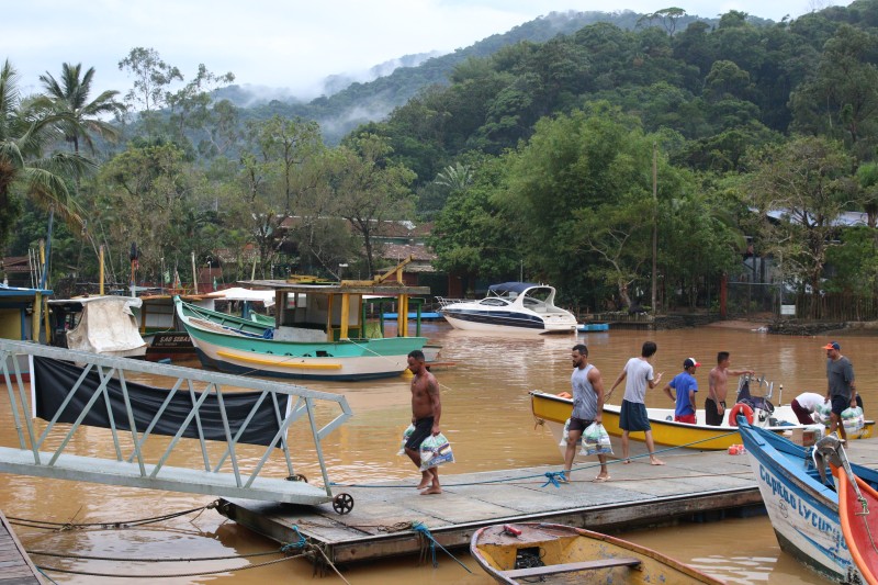 Petrobras doa combustível para aeronaves de resgate em SP