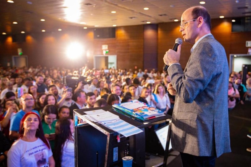 Após 34 anos, Seduc voltará a produzir e distribuir material didático próprio