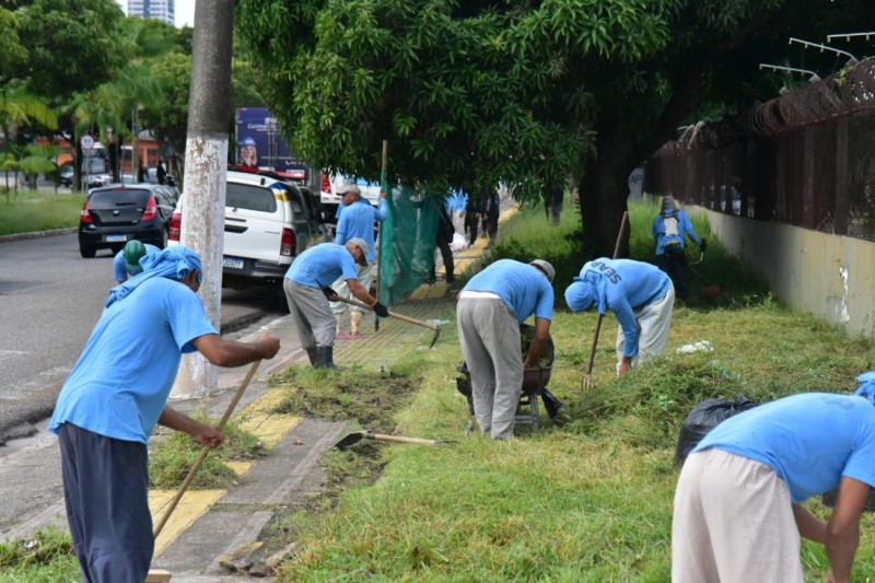 SEAP leva o 'Limpeza de Vias Públicas' à Avenida Duque de Caxias