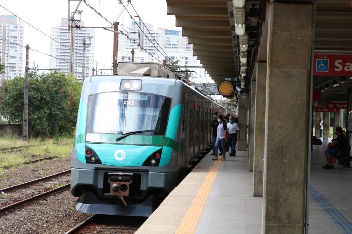 Linha 8 de trens de SP requer ações emergenciais de segurança, diz MP
