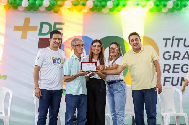 Mais de 1000 títulos: Idurb comemora entrega de documentos de legitimação fundiária em Canaã