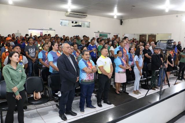 Público lota plenário na última sessão de junho