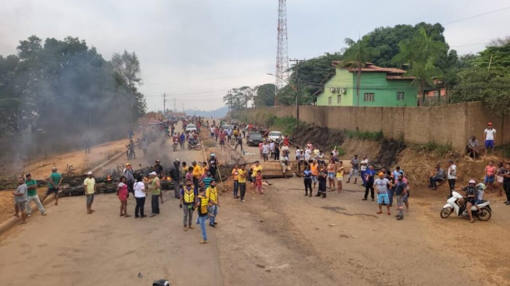 Prefeitura de Parauapebas deixa obra pela metade e enfrenta protesto