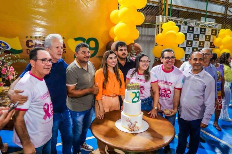 Aniversário da cidade: Servidores da Câmara participam do corte do bolo