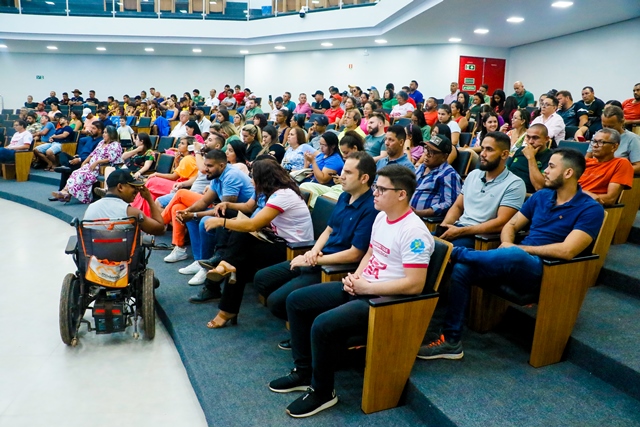 Maria Pereira pede construção de calçadas nos prédios públicos na cidade e na zona rural
