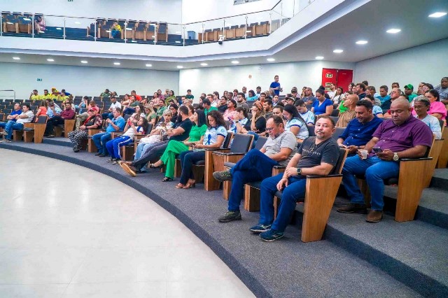 Vereadores aprovam abono natalino aos servidores do Executivo e do Legislativo