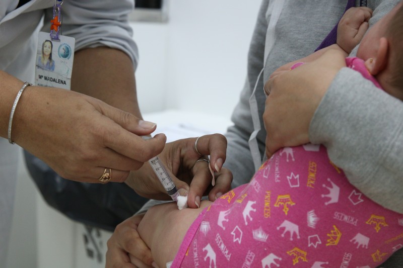Covid-19: governo do Rio recebe primeiras vacinas para bebês
